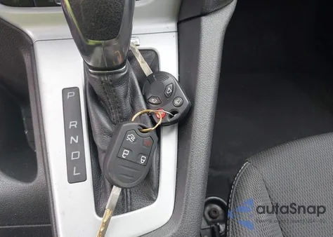 2013 Ford Focus Se z USA, uszkodzony, nr VIN 1FADP3K29DL199640